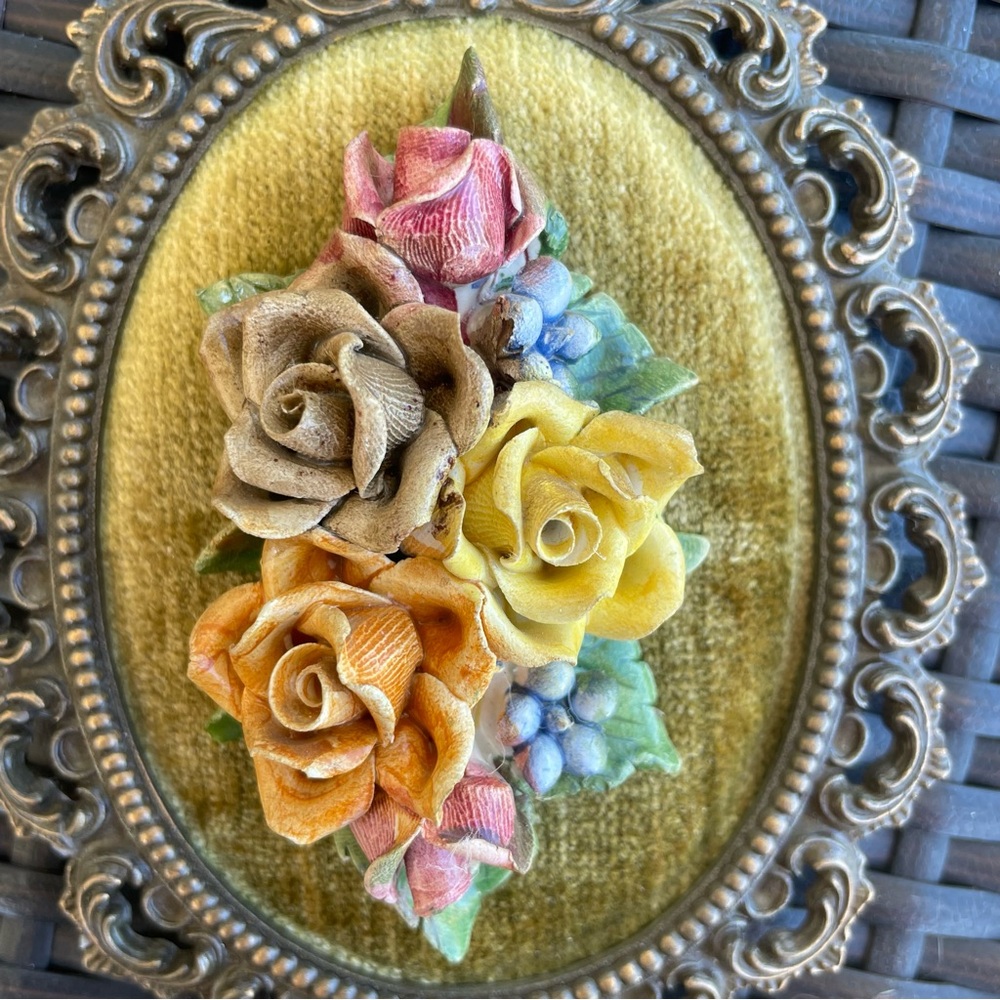 VINTAGE Set of 2 Capodimonte Porcelain Framed 3D Floral Mural Wall Plaques - Picture 6 of 16